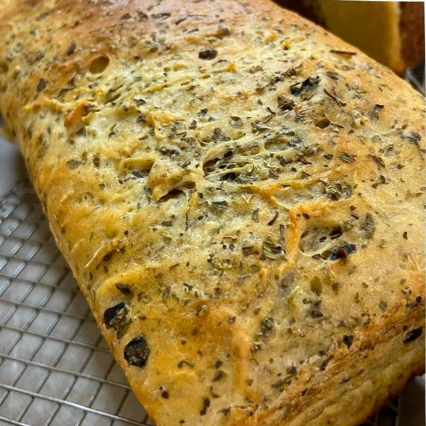 Pan de molde blanco con aceituna y orégano