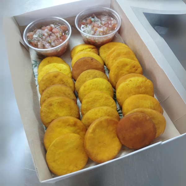 Caja de 24 Sopaipillas con 100 gr de Pebre