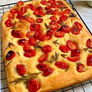 Focaccia de tomate cherry y romero